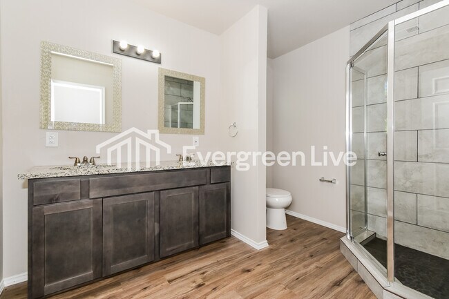 Building Photo - 3504 Hilton Dr