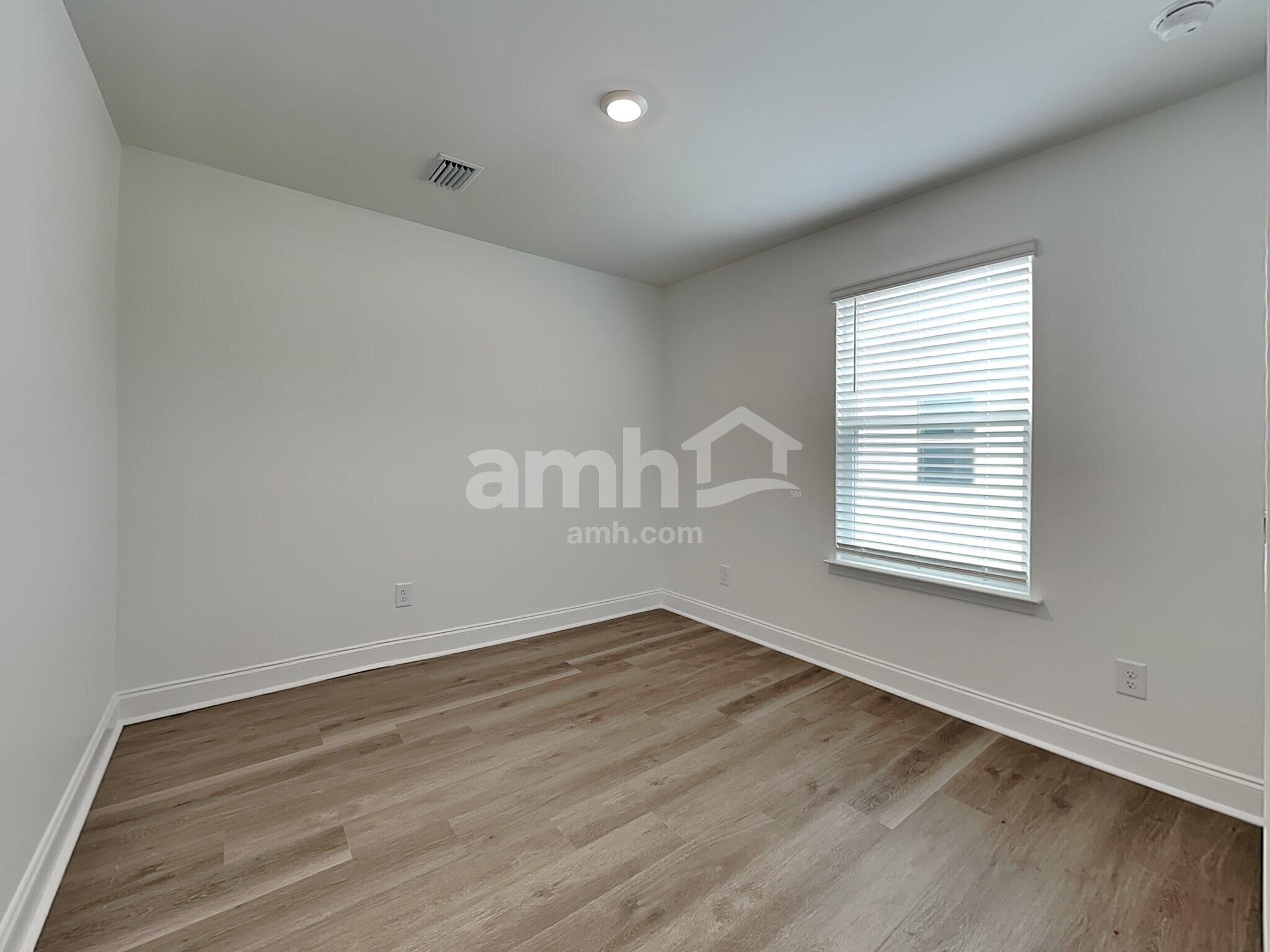 Building Photo - 531 Armstrong Curv