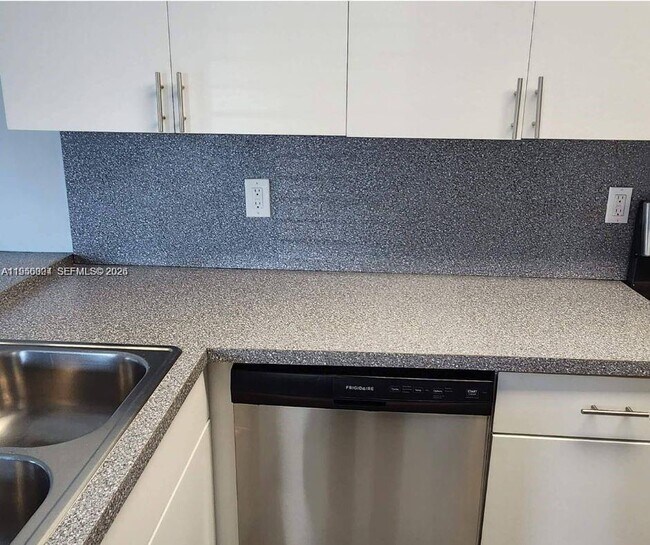 Building Photo - 15354 SW 72nd St