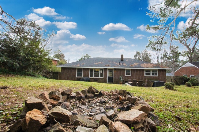 Building Photo - 1127 Magnolia Dr