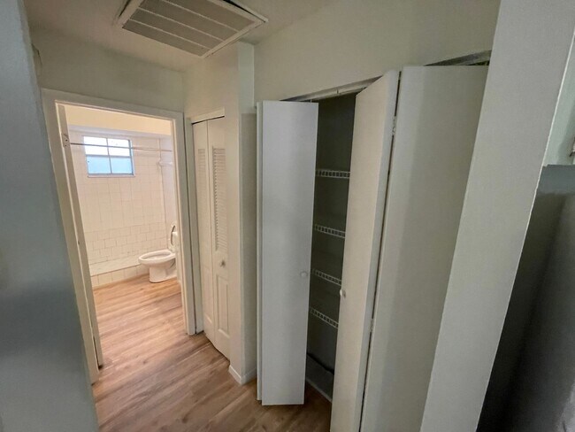 Building Photo - 5602 Montana Ave