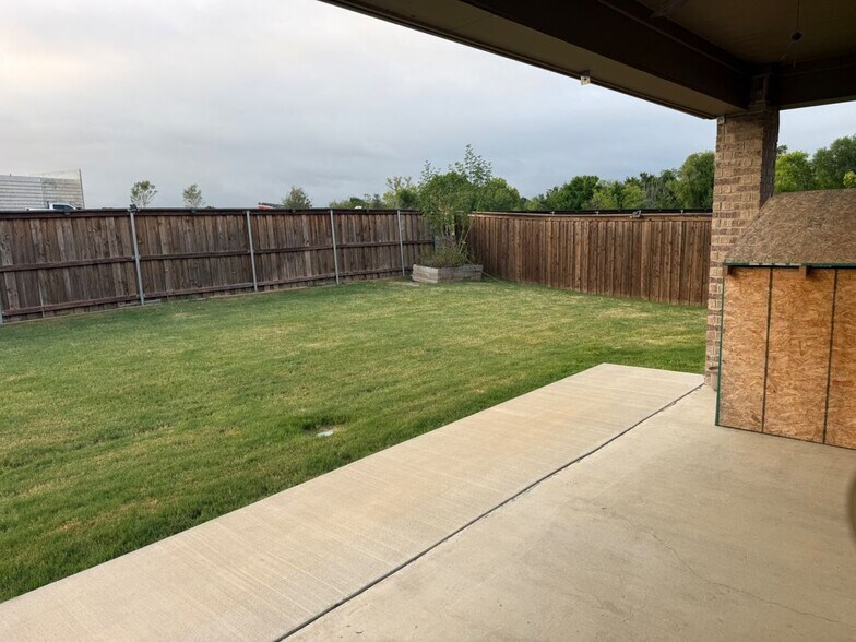 Building Photo - 3640 Lillian Ct