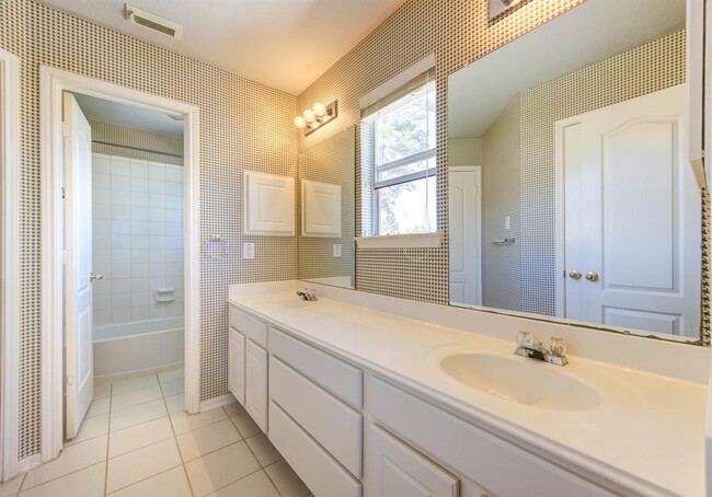 Building Photo - 19230 Canyon Bay Dr