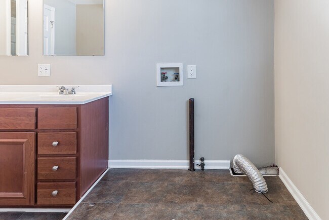 Building Photo - N1246 Walnut Rd