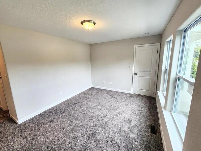 Building Photo - RENOVATED 4 BEDROOM/3 BATH IN NORFOLK! READY FOR RENT!!