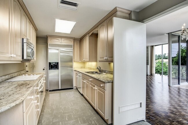 Building Photo - 3711 San Felipe St