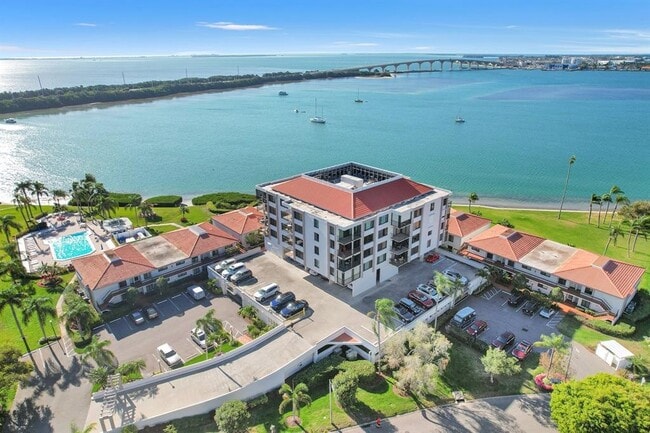 Building Photo - 6295 Bahia Del Mar Cir