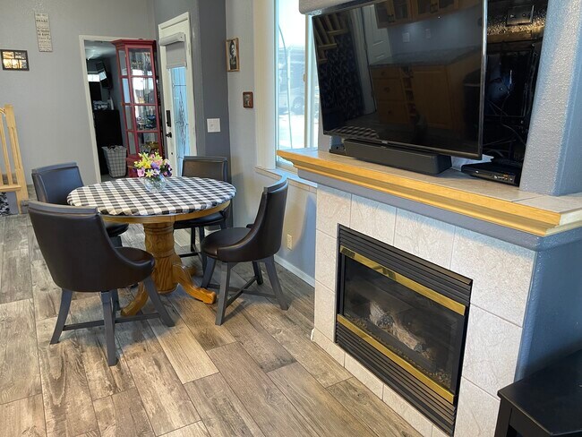 Building Photo - 17200 W Bell Rd