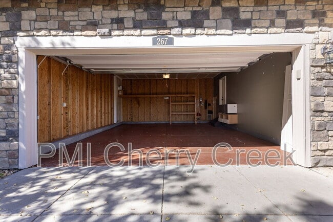 Building Photo - 267 N Millbrook St