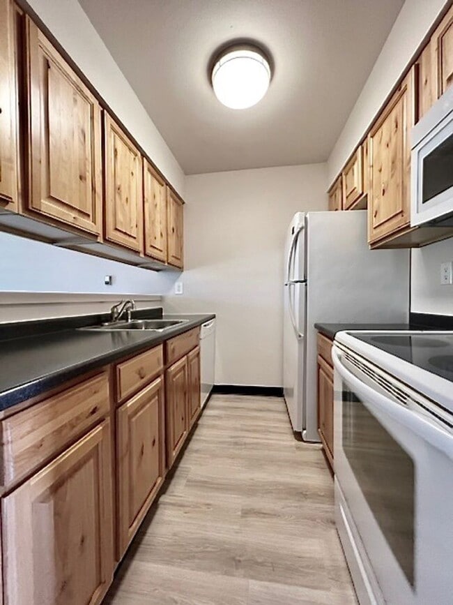 Building Photo - 3 Bed/1.5 Bath Quail Creek Condo