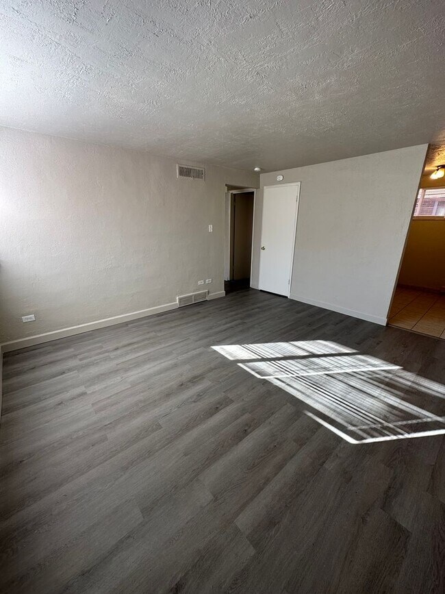 Building Photo - 2607 Poplar Ct