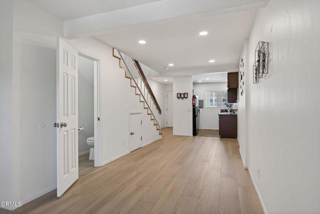 Building Photo - 225 S Ventura Rd