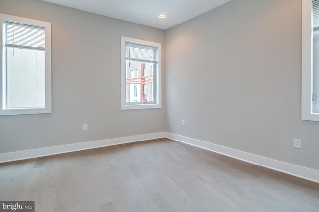 Building Photo - Northern Liberties Townhome with Parking