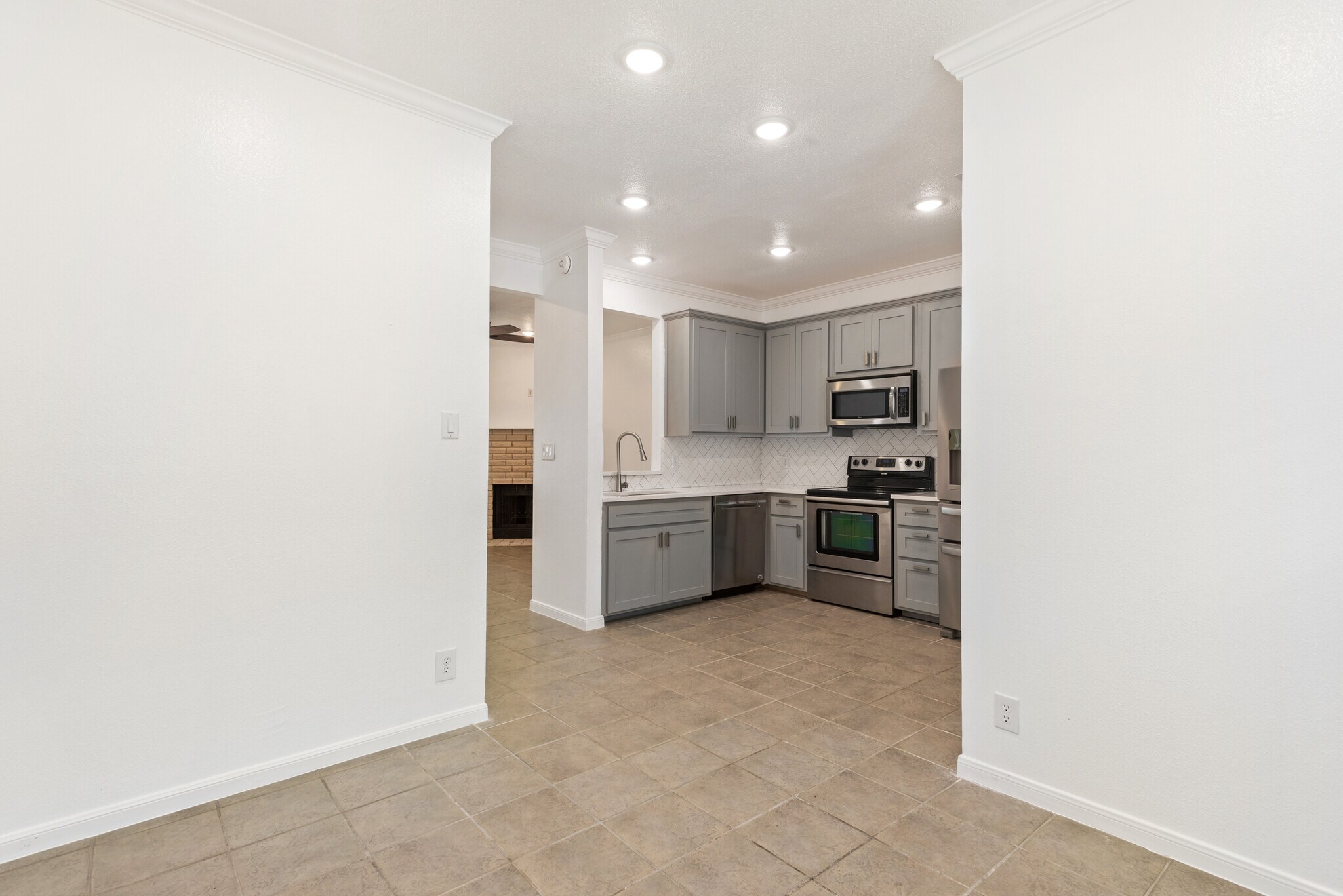 Building Photo - 1307 Kinney Ave