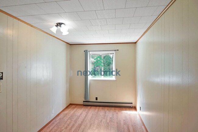 Building Photo - Charming 4 BEDS & 1.5 BATH SINGLE FAMILY H...