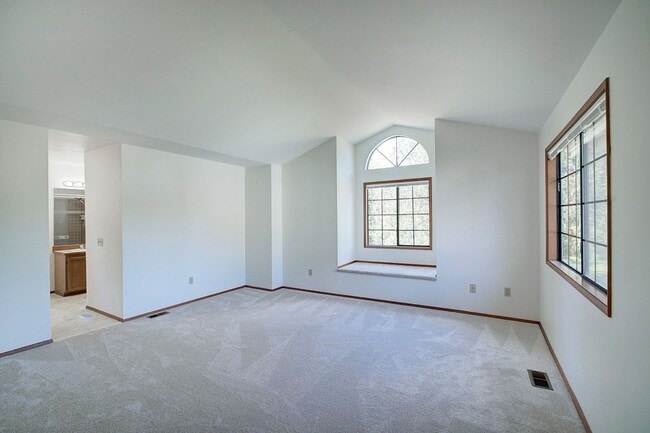 Building Photo - 4Bd/2.5Ba Sammamish Home