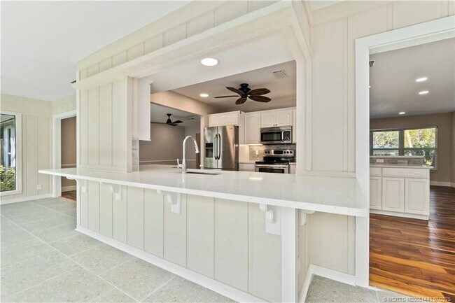 Building Photo - 7 Riverview Dr