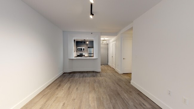 Building Photo - 11 Cooper St