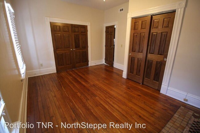 Building Photo - 694 Kerr St