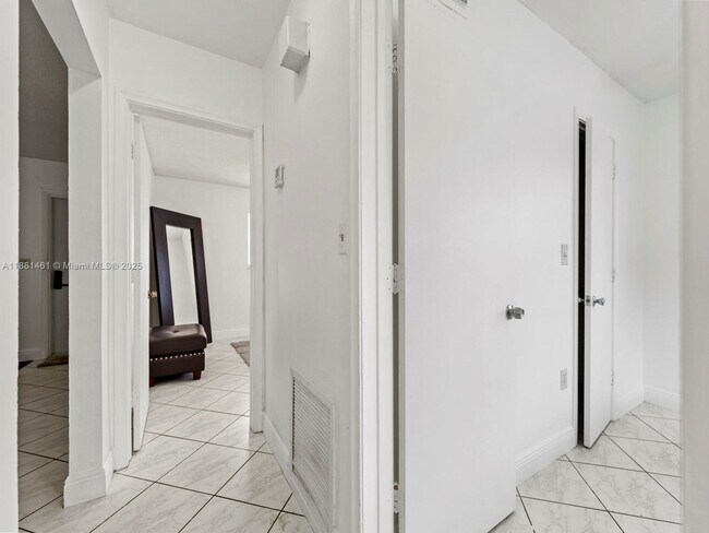 Building Photo - 6161 SW 44th St
