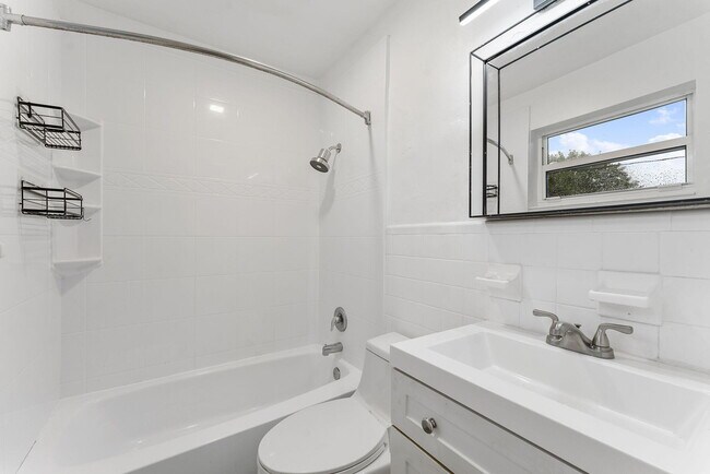 Building Photo - 430 NE 49th St
