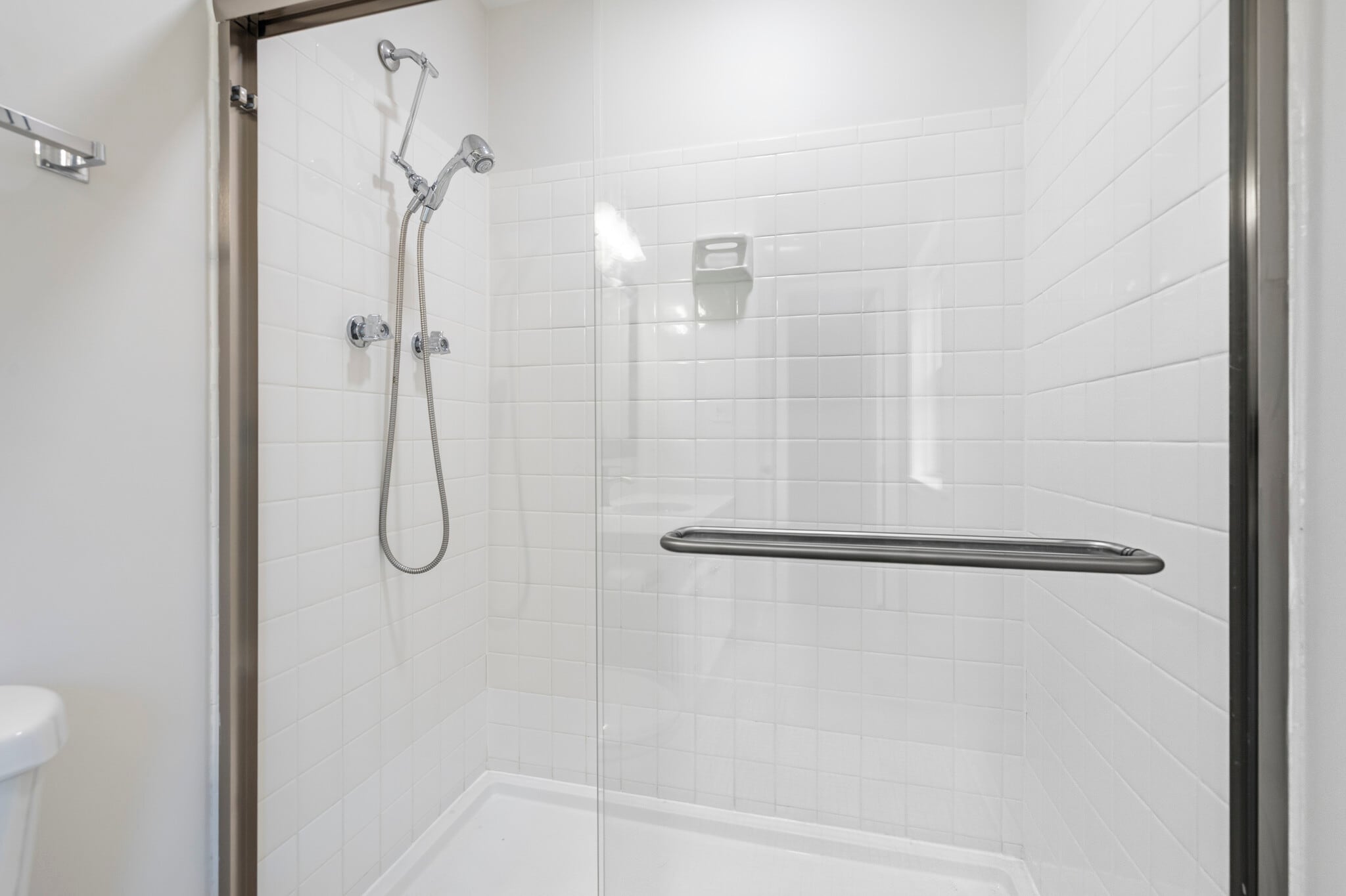 updated bath - 4880 Chevy Chase Dr