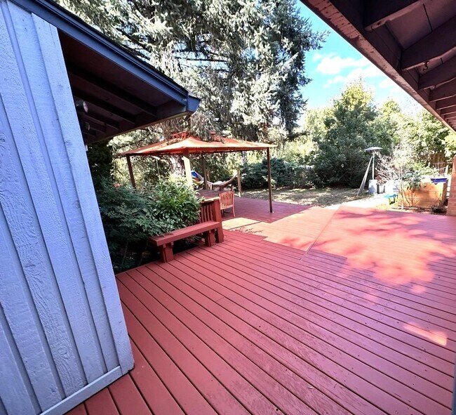 Building Photo - 14815 SW 141st Ave