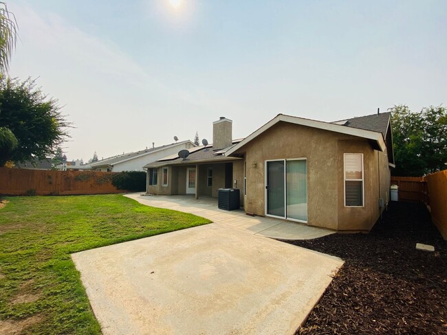 Building Photo - $2,300 Fresno Bluffs, 3 Bedroom, Solar Pan...