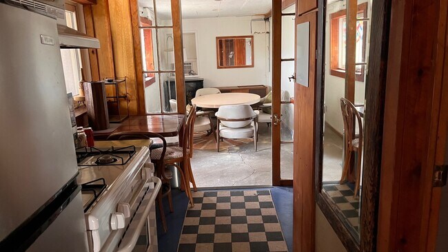 Building Photo - 1472 Silverwood Dr