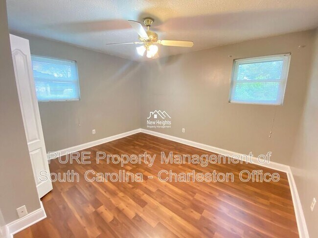 Building Photo - 371 Furman Ln