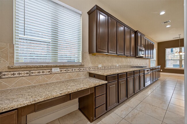 Building Photo - 16811 Kilgarth Dr