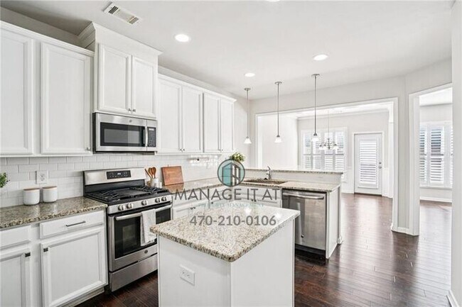 Building Photo - Move-in-ready 3 bedroom townhome in Duluth