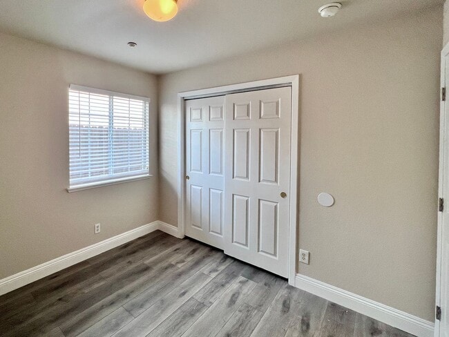 Building Photo - $2,750 West Fresno Near Island Water Park  4 Bed W. San Ramon