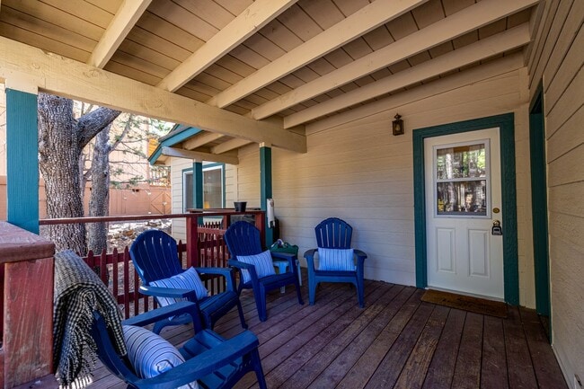 Building Photo - 3 bedroom, 2 bathroom, Spacious Scenic Munds Park Home!