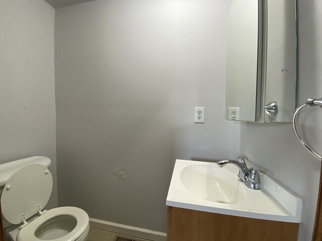 Building Photo - 333 Gardinier St