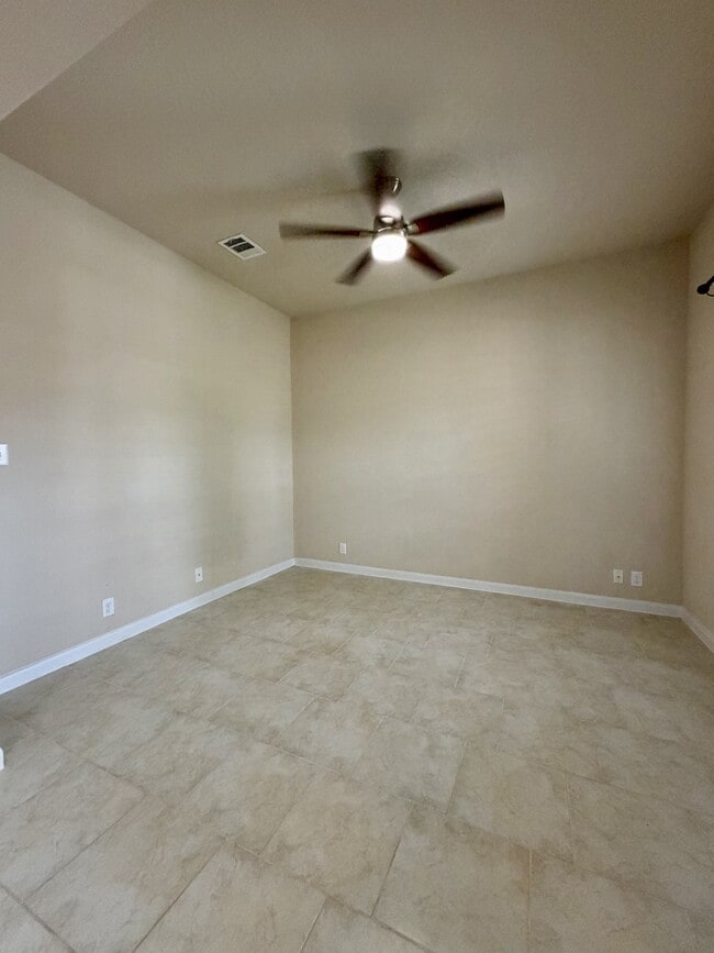 Building Photo - 646 Ridge Lawn Dr