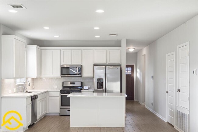 Building Photo - 3008 Sage Ranch Dr