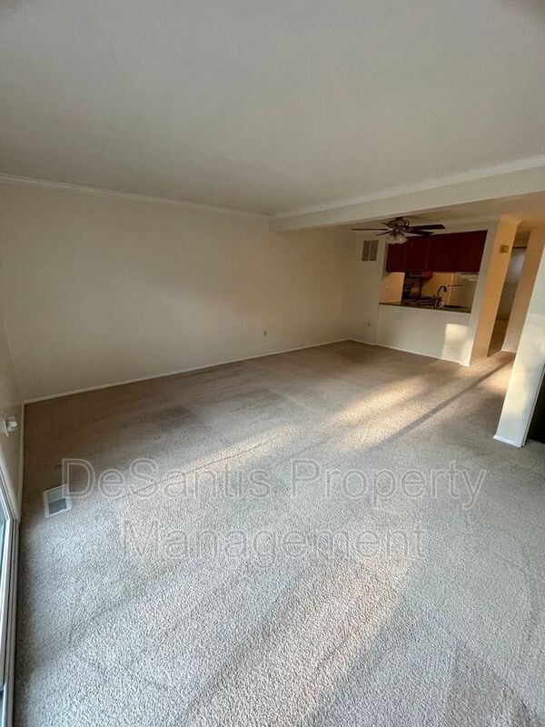 Building Photo - 925 Elm Ct