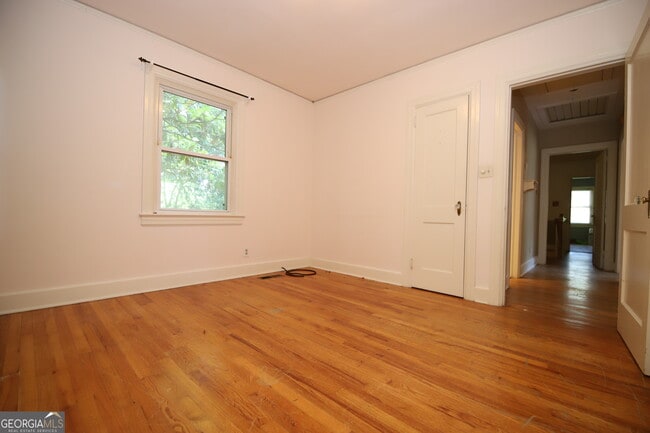 Building Photo - 114 College Ave
