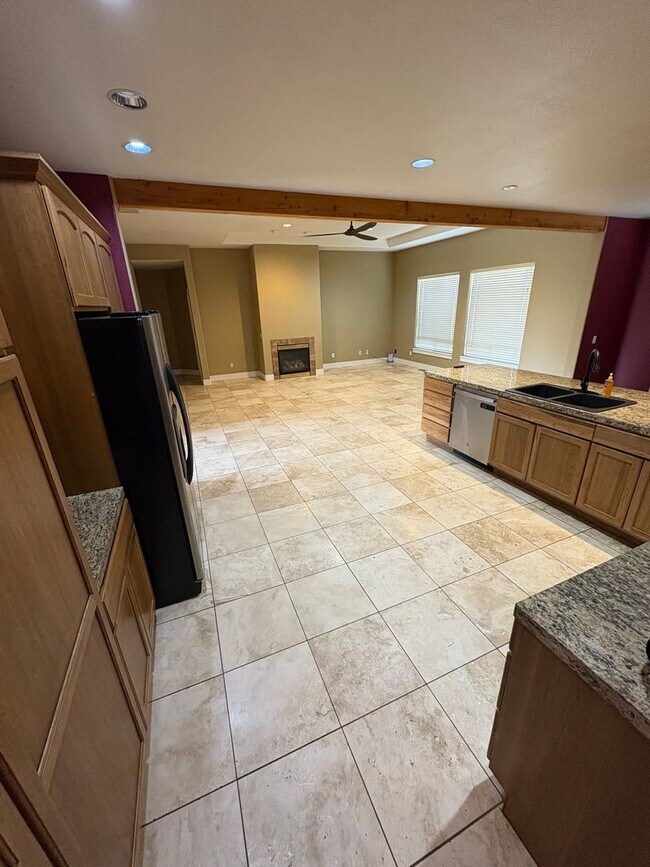 Building Photo - Beautiful Country Home on 20 Acres with Stunning Mountain Views