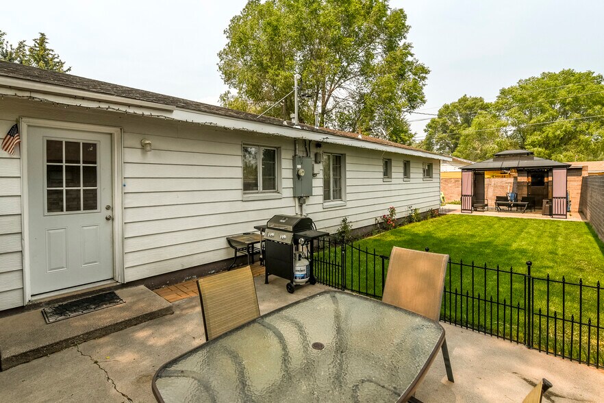 Building Photo - 2800 E Burkhart Dr