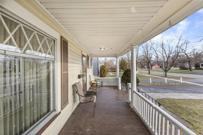 Building Photo - 373 Genesee St