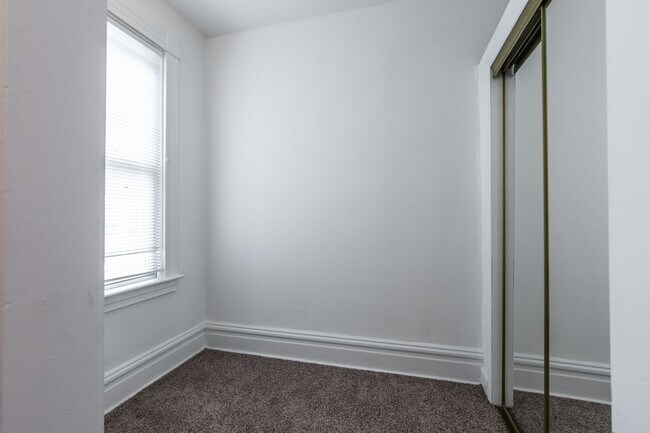 Building Photo - 519 N Euclid Ave