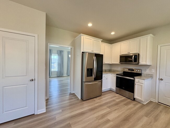 Building Photo - 189 Traverse Dr