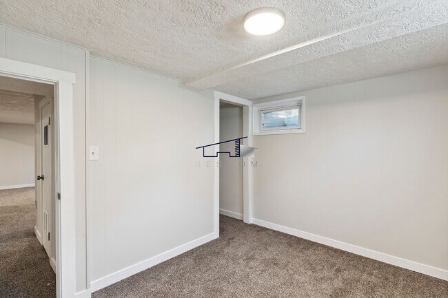 Building Photo - Updated North Ogden 4 Bedroom 2 Bathroom Home!