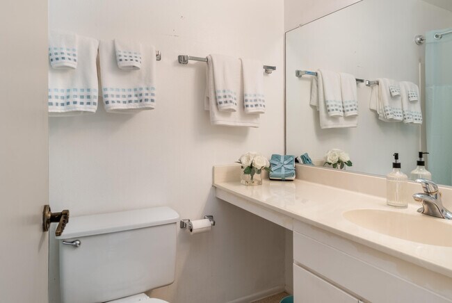 Building Photo - 6175 Montecito Dr