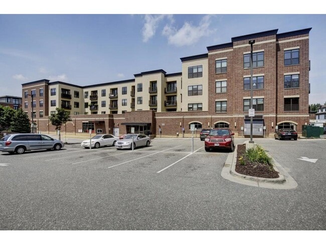 Building Photo - 15 E Franklin Ave