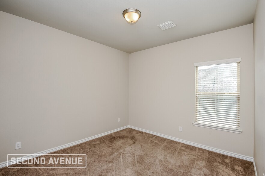 Building Photo - 2109 Lorrie Ln