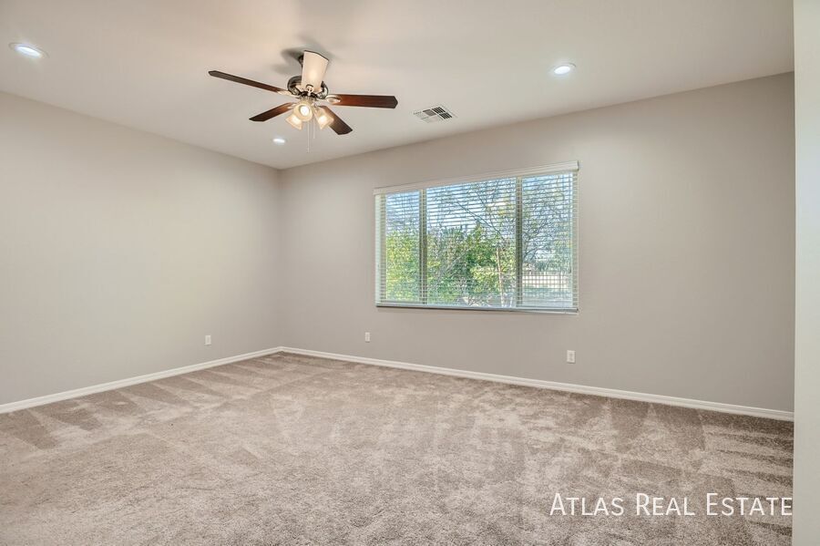 Building Photo - 970 W Deoni Trail