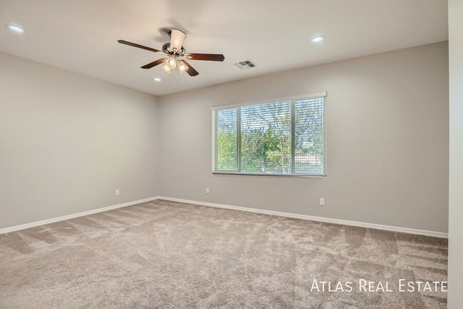 Building Photo - 970 W Deoni Trail